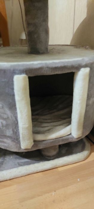 Дом для кошки не использованый.