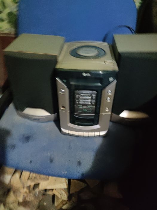 Vand Radiocasetofon (gen combina), audio LG, made in Germany !