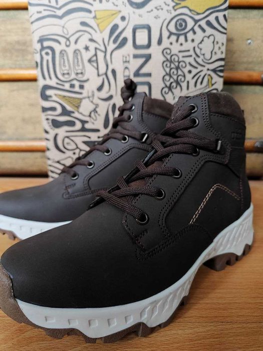 Фирменные Ботинки на подростка. Размер 40-40,5. Новые, из Америки