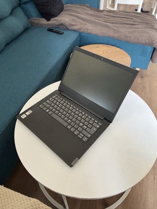 Lenovo 14 inch• i3 10Th gen• 8Gb ram DDR4• SSD Nou