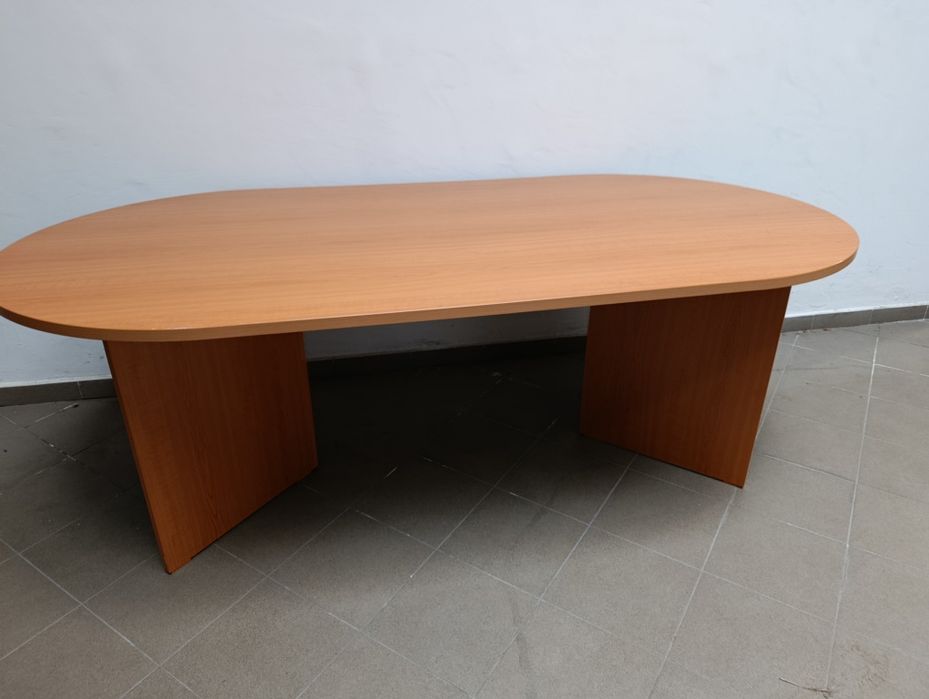 Продавам офисна маса