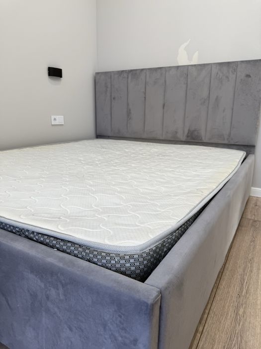 Кровать с матрасом 180х200