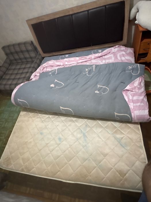 Кровать с матрасом б/у в хорошем состоянии