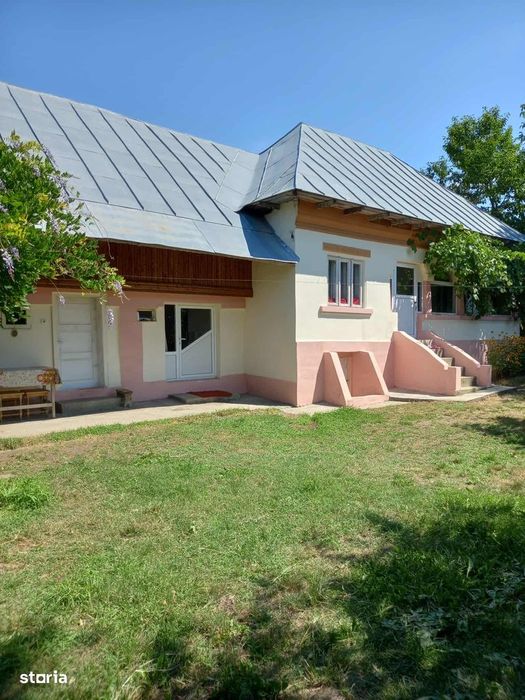 Casa Cosesti, strada principala, 60 mp, 3 camere, langa Mioveni