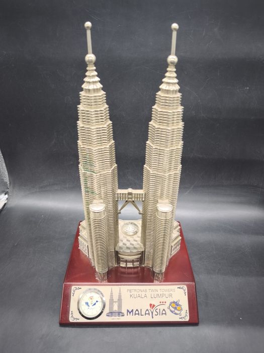 Часы настольные кварцевые