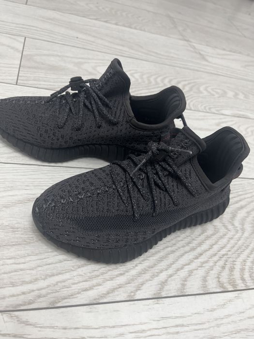 Yeezy 350 negrii