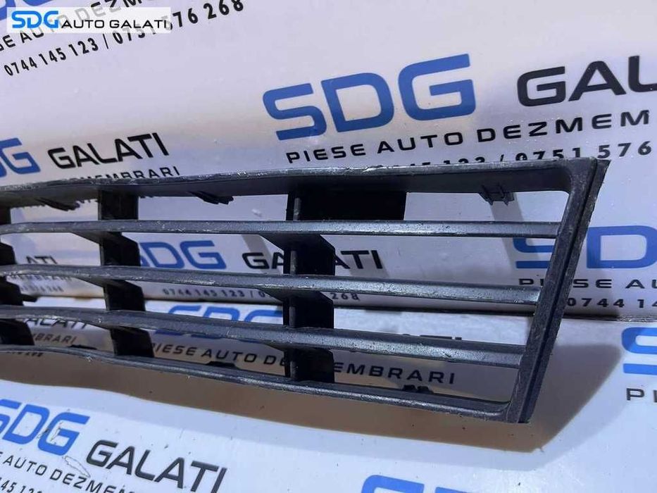 Grila Inferioara Centrala Spoiler Bara Fata Audi A4 B5 1998 - 2001 Cod 8D0807683AA [V0181]