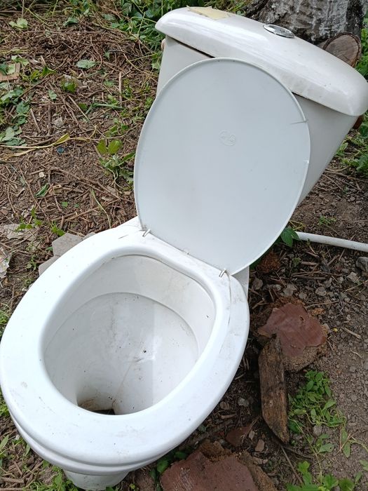 Продам не дорого унитаз б/у
