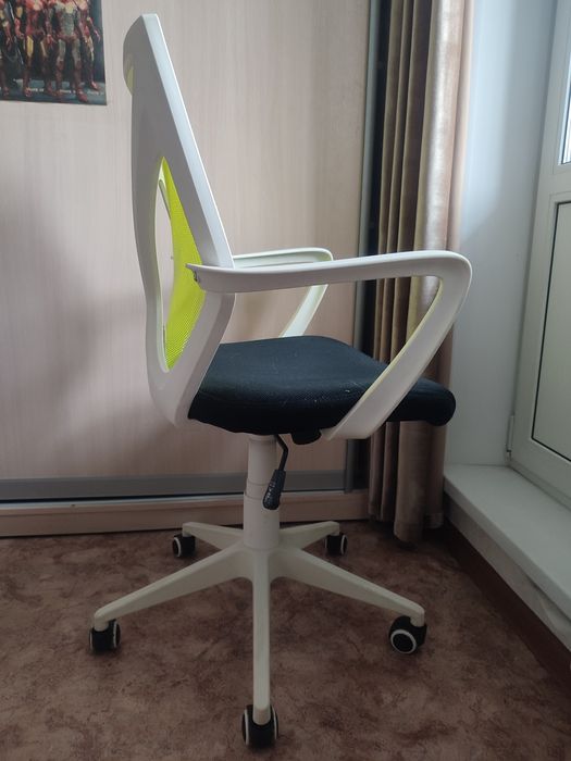 Продам кресло офисное