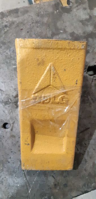 Продаю коронки ковша фронтального погрузчика SDLG оригенал
