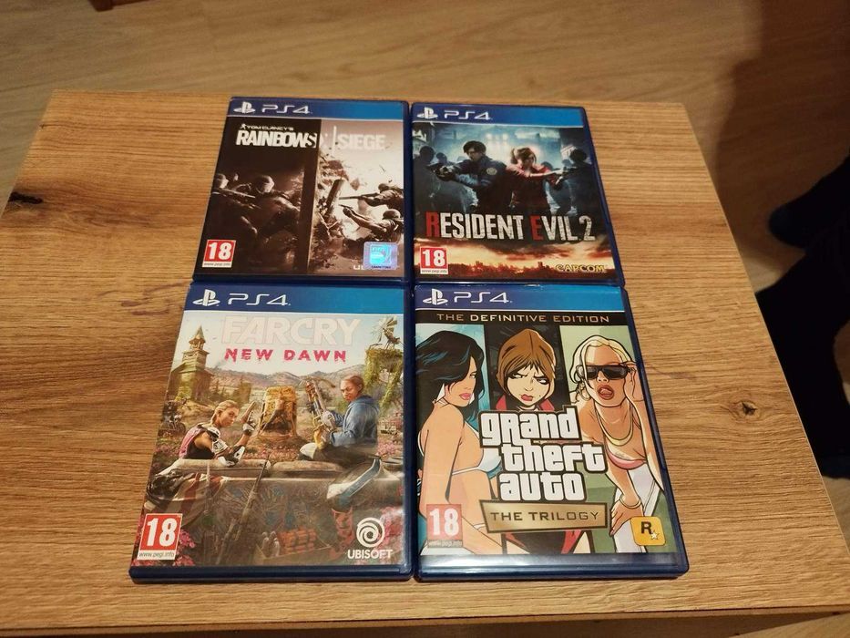 Playstation 4  с два нови джойстика