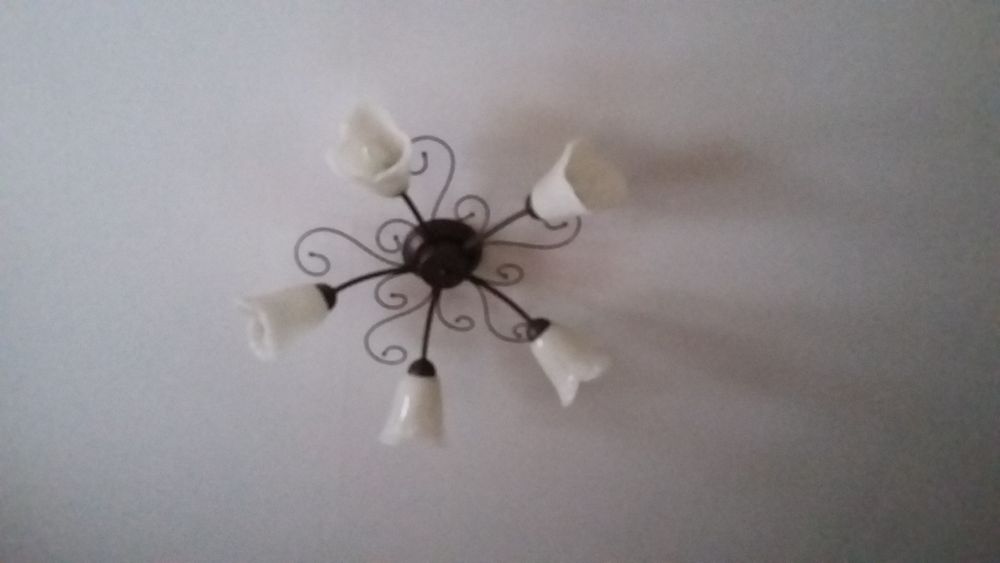 Продаётся люстра