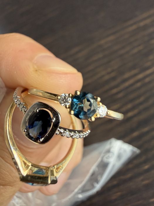 Inel aur 14 karate cu diamante naturale si un safir central natural