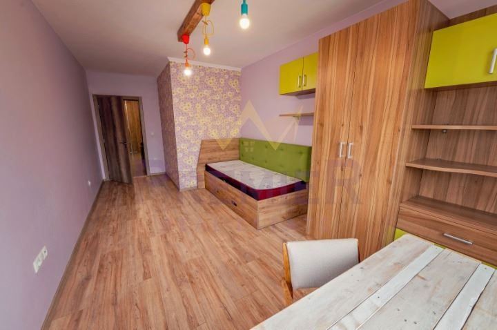 Тристаен апартамент, Левски