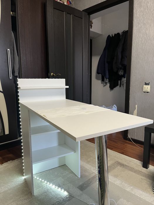 Столик для маникюра