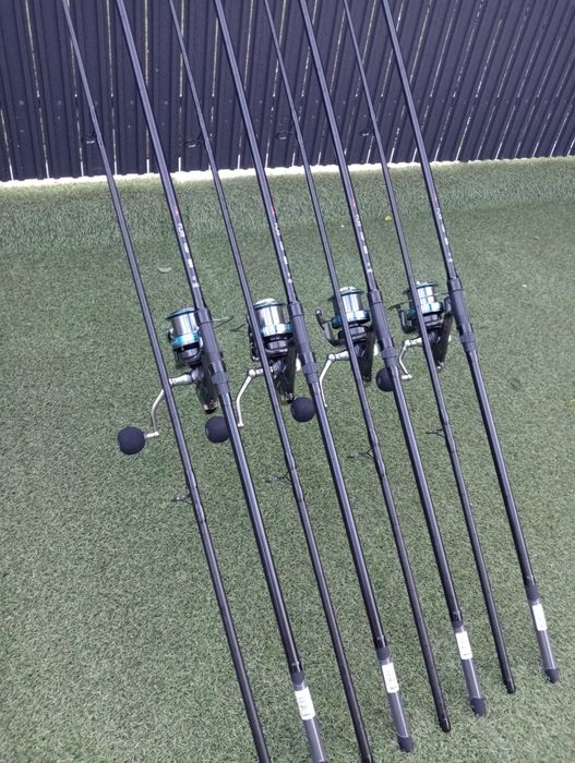 Set 4FL FLX8 3.90M 2 SEGMENTE 3.5LBS plus 4 mulinete AQ 8000