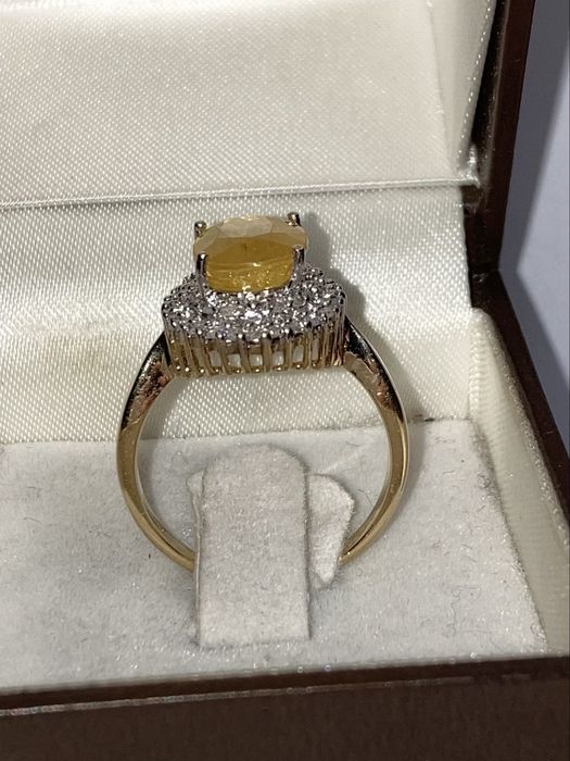 Inel aur cu safir galben si diamante