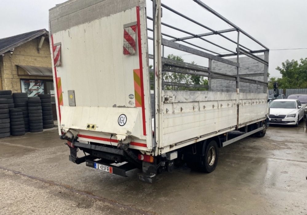 Каросерия 7.30м със падащ борд