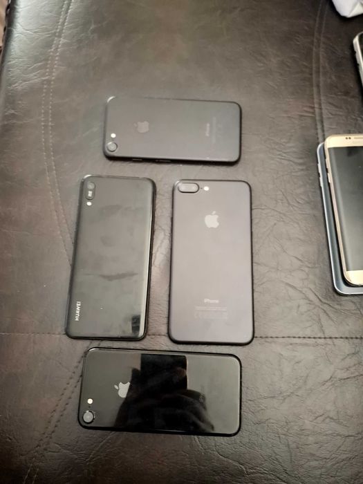 Vând lot de 12 telefoane