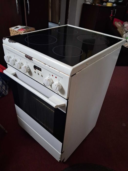 Aragaz electric Electrolux cu plita vitroceramica