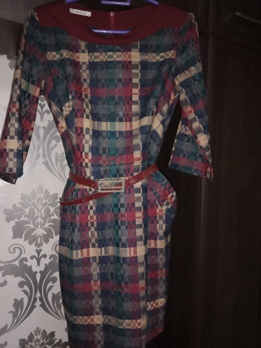 Продаю классическое платье