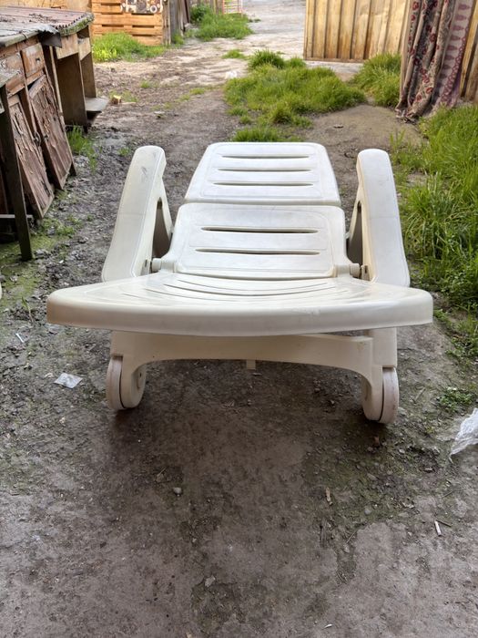 Продам б/у лежак в бассейн, в отличеом состоянии