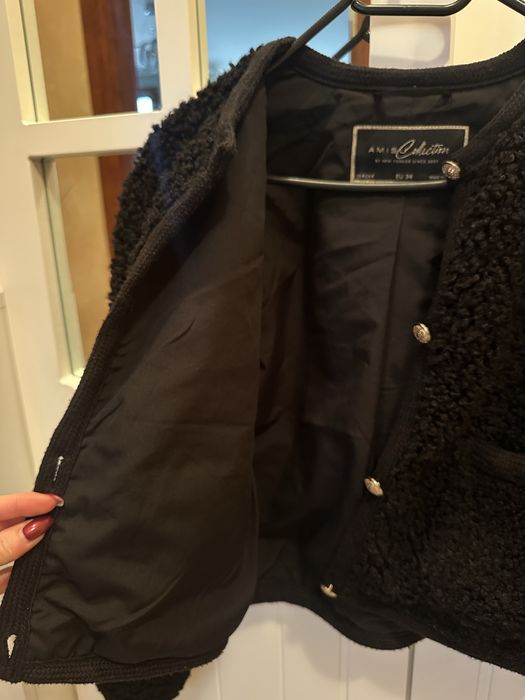 Дамско късо яке.