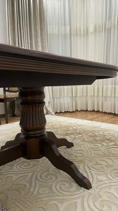 Стол стулья для гостей