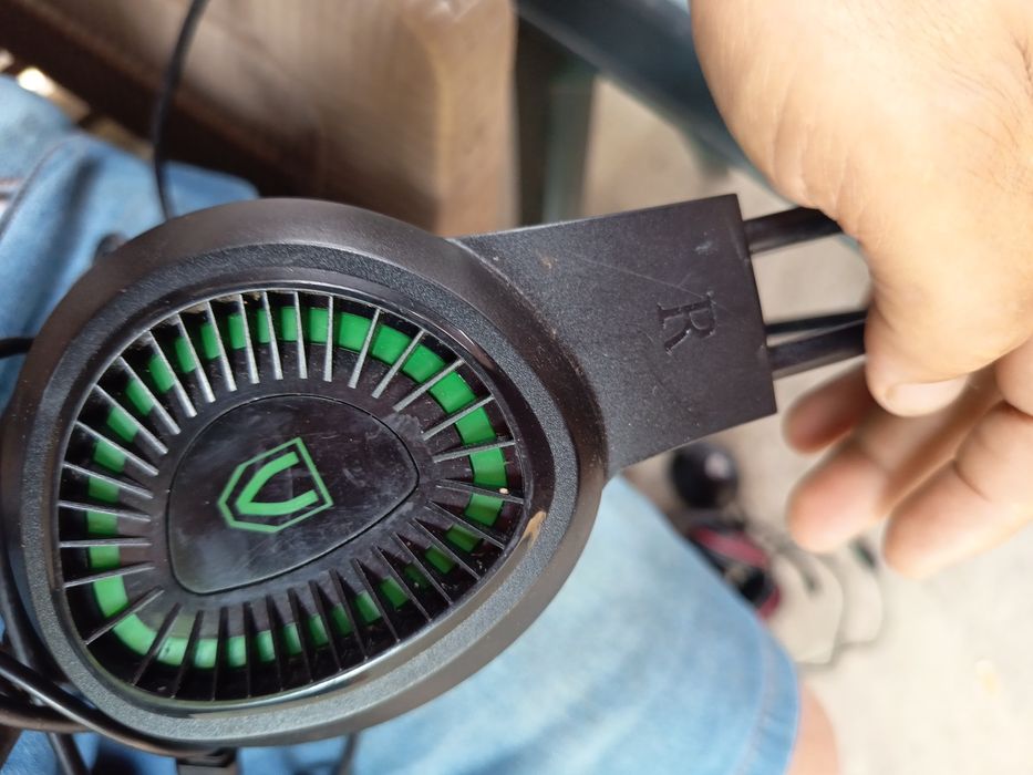 Vând căști gaming
