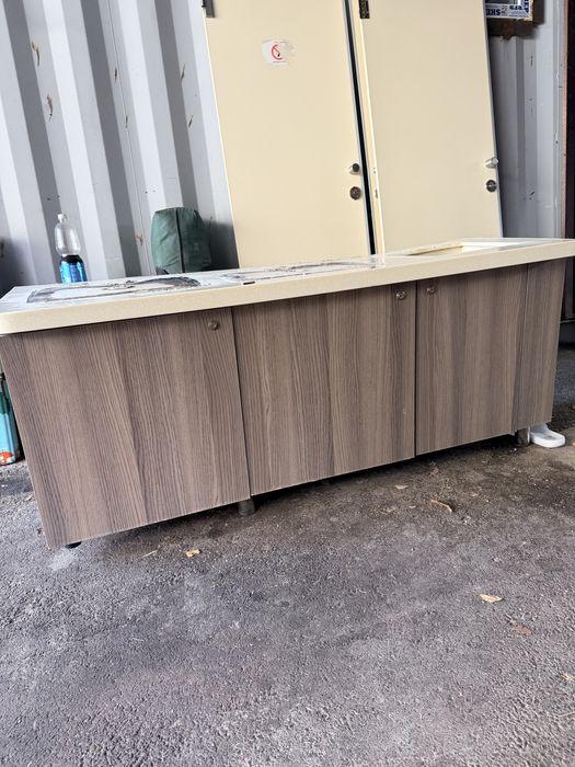 Продам б/у унитазы, раковины, тумбы, перегородки!