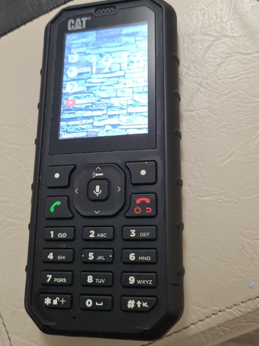 Vînd telefoane cu butoane, Nokia.