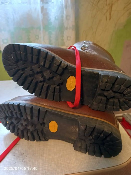 bocanci de munte  lowa