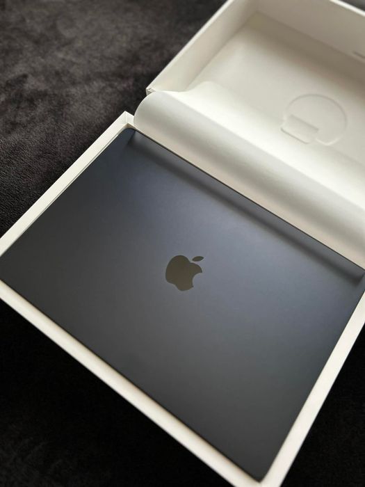 Apple Macbook 15  M4 2025