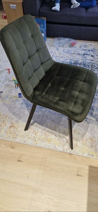 Vand 4 scaune catifea verde