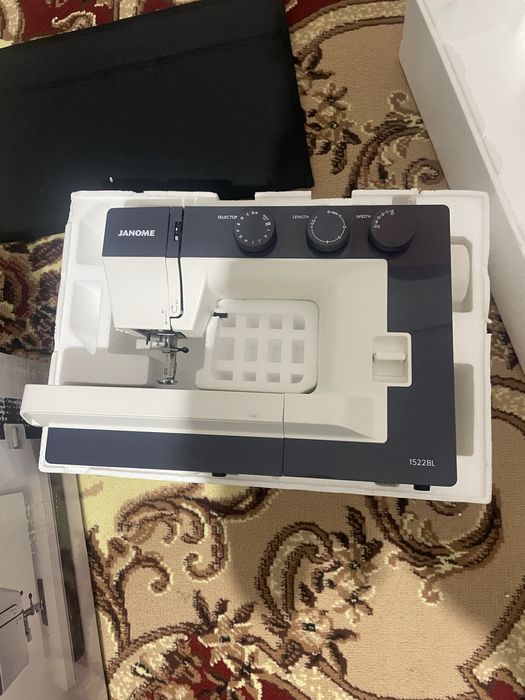 Продаётся швейная машина. Новая.