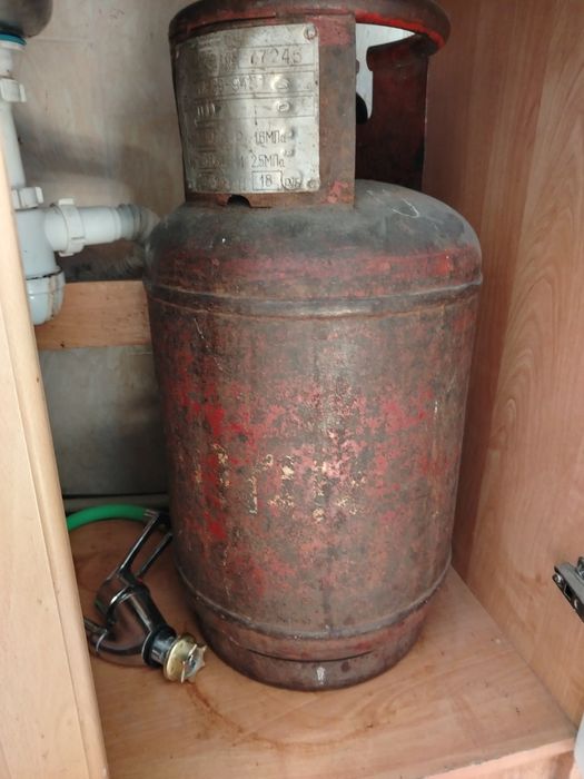 Продам газ плиту