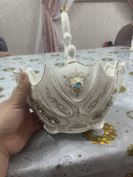 Конфетница со стразами добротная