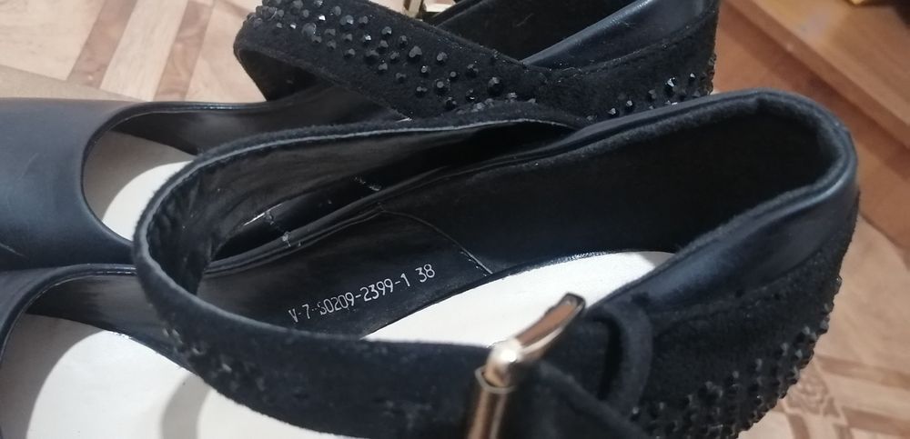 Туфли 38 размера 2000т