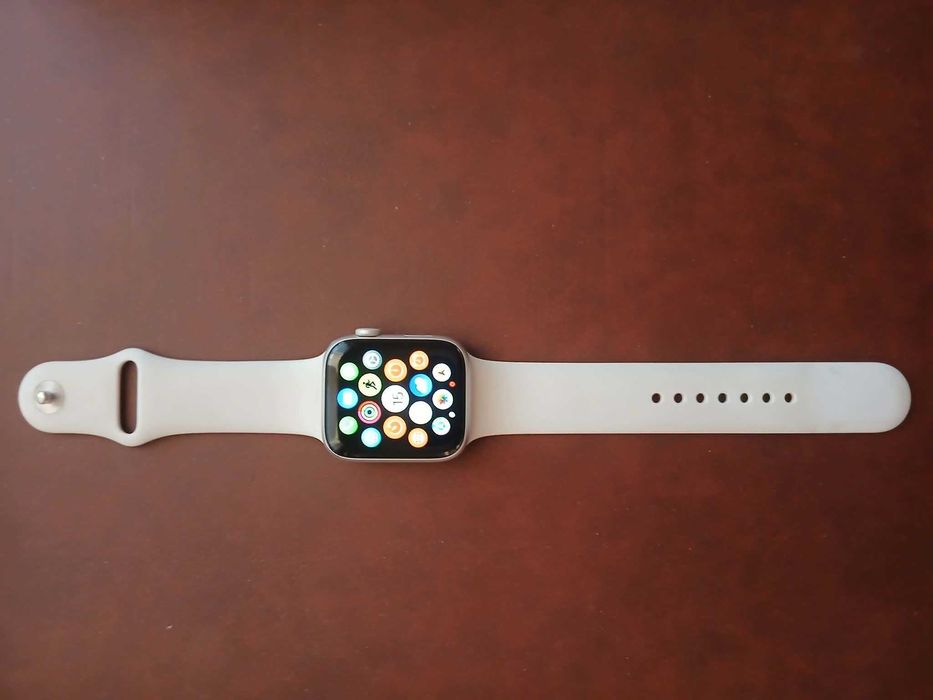 Apple Watch / Series 5 Silver / 44mm