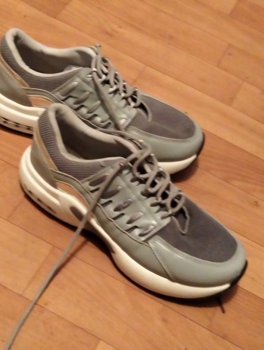 Продам кросовки женские.