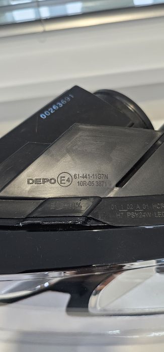 Фар за Пасат Б7 Адаптивен (завиващ)