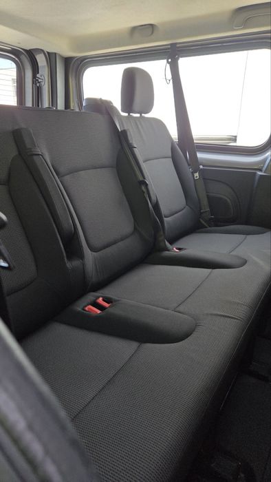 Пътнически бус под наем Автоматик 8 Местен Дълга база  Цена от 59.99€