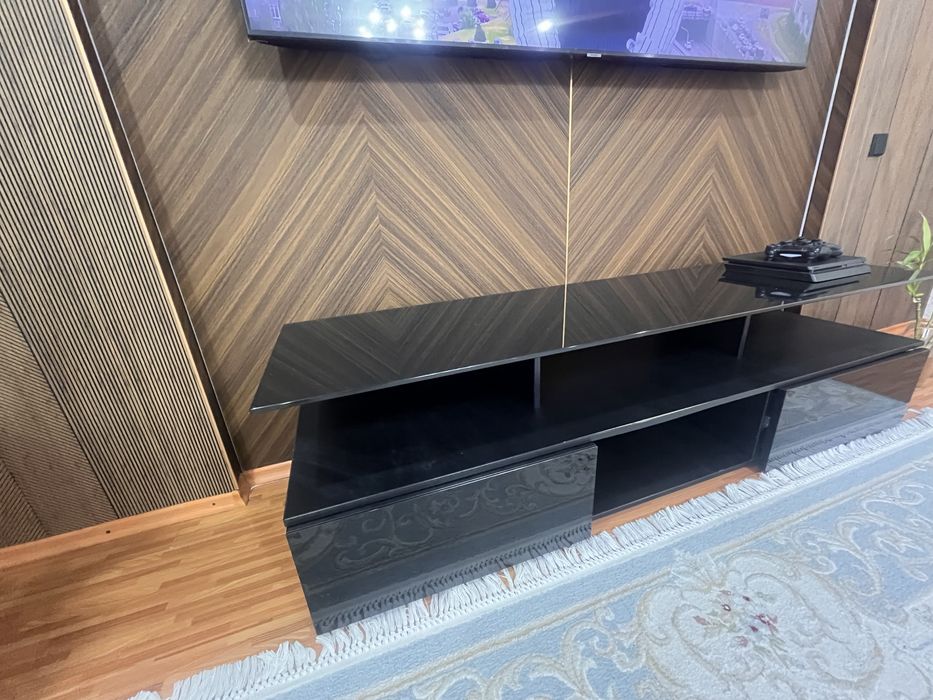 Напольная тумба для телевизора