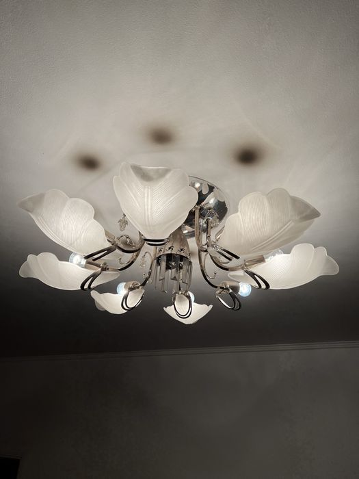 Срочно продам люстру!