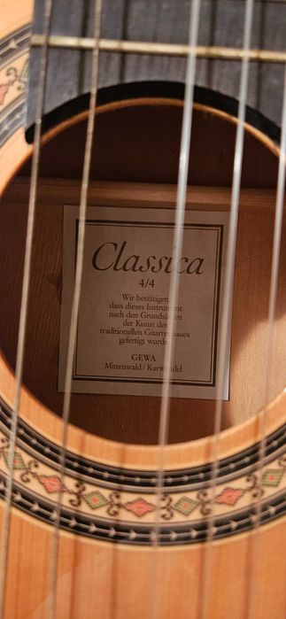 Акустична китара с калъф