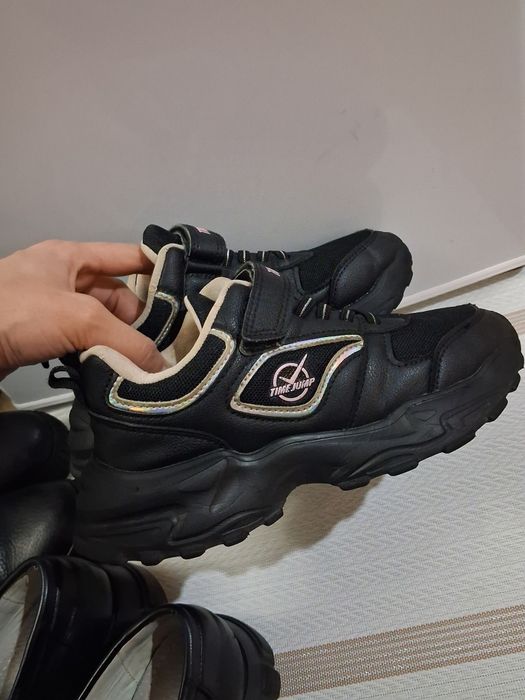 Продам пакет обуви для девочек за 5к.