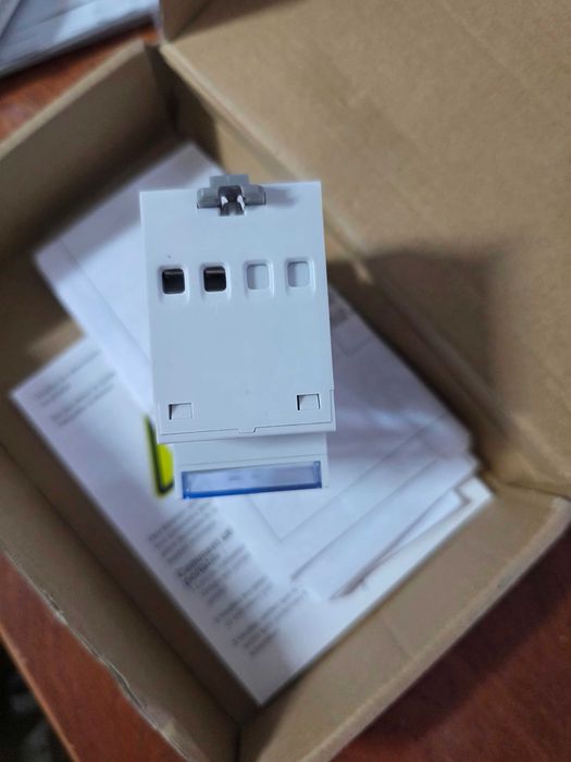 Legrand AlphaRex D21 Comutator programabil săptămânal, 1 canal, 56 de programe - 412631