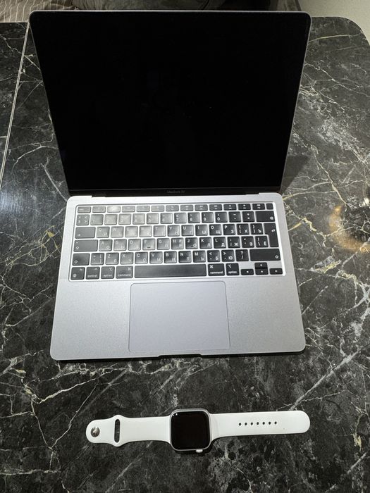 MacBook Air M1 / Apple Watch 8