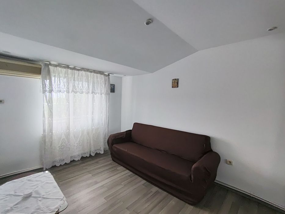 Vând apartament 2 camere lângă Hotel Kristall