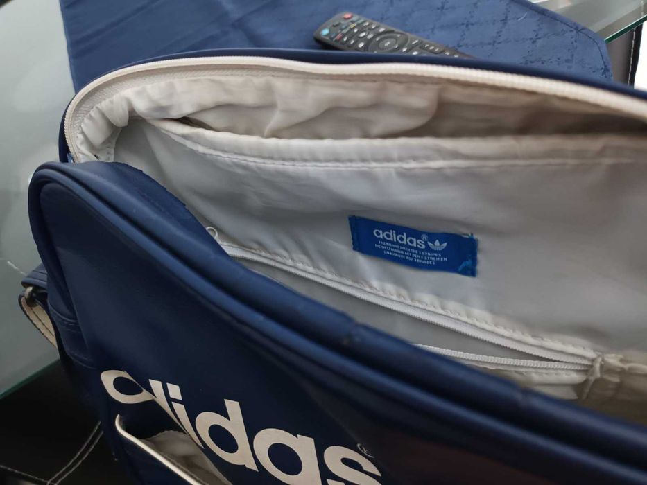 Спортна кожена синя чанта Адидас
